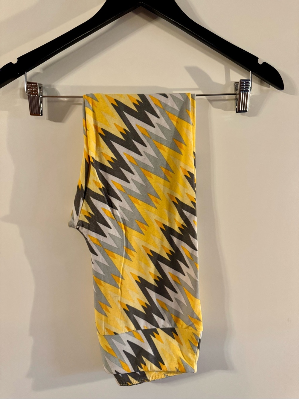 LuLaRoe Yellow, Gray & Black Zigzag Leggings